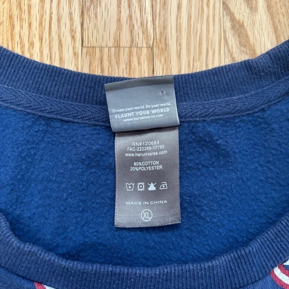 Rare 2017 Her Universe Captain America Marvel Crewneck Sweater / Pullover Sz XL - Picture 3 of 4